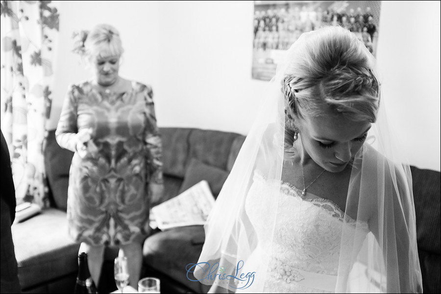 Hampton Court House Wedding Photography 010