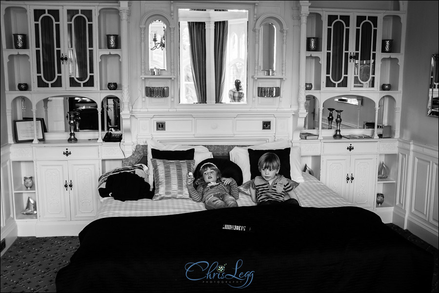 Oaklands Court Hotel Wedding Photography 002
